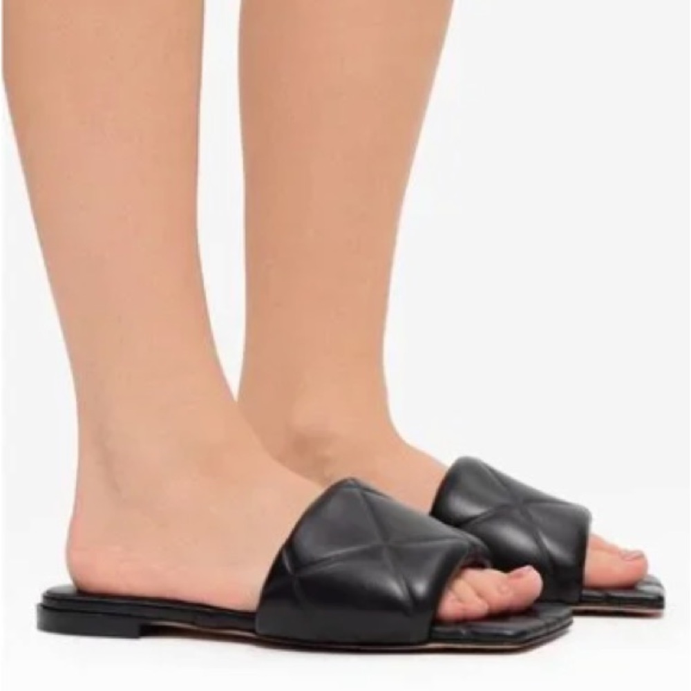 BOTTEGA VENETA Intrecciato Weave Leather Slides